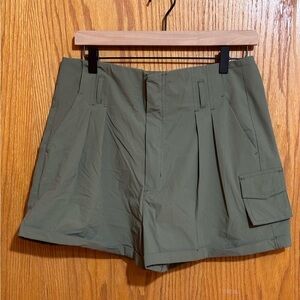 Blanc Noir caravan‎ paper bag waist shorts sz medium, army green color